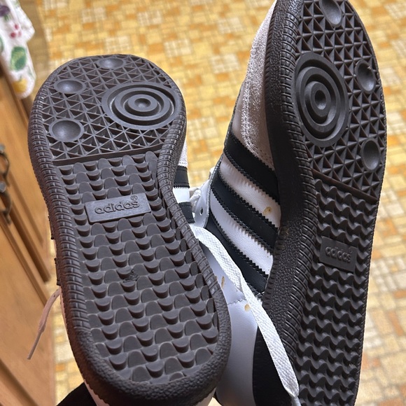Adidas sambas White and Black Classic Sneakers - Picture 7 of 7